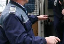 Reţinut şi cercetat penal