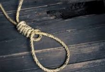 L-au găsit spînzurat