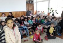 Elevii din Şoarş au colindat copiii din Casa rezidenţială ,, Steps of hope” din Daia