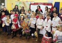 Obiceiuri româneşti în şcolile italiene. Profesoara Angela Nicoară şi elevii ei au dus colindele româneşti în Peninsulă