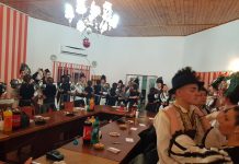 Aleşii locali de la Victoria au primit colindătorii