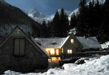 Revelion în Munţii Făgăraşului. Cabana Valea Sâmbetei, ocupată din vară