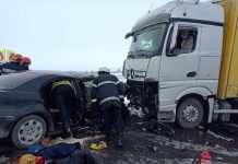 Accident cu două victime încarcerate pe DN1. Un autoturism a intrat sub TIR, între Şercaia şi Perşani. O persoană a decedat monitorfg