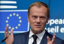 Donald Tusk, aplaudat la scenă deschisă pentru discursul în limba română susţinut la Ateneu