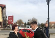 Flori pentru doamne de la elevii Liceului Teologic ,,Constantin Brâncoveanu” Făgăraş