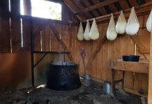 Brunch la stâna de la Rucăr. Din Dealul Rucărului se vede cea mai frumoasă panoramă a Ţării Făgăraşului