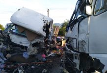 Accident grav pe DN1, la Sâmbăta de Jos. Un tânăr de 20 de ani a decedat după ce a intrat frontal într-un TIR