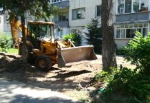 Cu buldozerul în spaţiile verzi. ,,Să plece în Drăguşul lui şi să ne lase!” i-au transmis locatarii primarului Făgăraşului