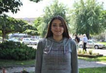 Vocile Ţării Făgăraşului: Ziua Naţională a României: mulţi români regretă defilarea, micii şi berea de la 23 August