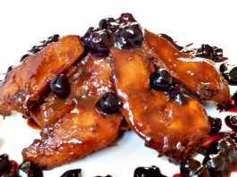 Reţeta săptămânii: Friptură de pui cu sos de afine