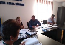 Magazinul buclucaş de la Sebeş va fi scos la licitaţie. Şedinţă cu scântei la CL Hârseni. Foto şi VIDEO