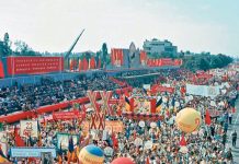 Un pic de istorie: Sărbătoare comunistă la 23 August. Toată ţara aducea omagii lui Nicolae şi Elena Ceauşescu