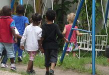 Reportaj: Sunt prea săraci pentru a merge la şcoală