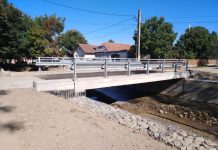 Se asfaltează străzile din satele comunei Lisa. Podul de la Ciocea, aproape de final