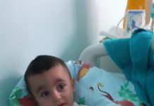 Matei, copilul cu ,,oasele de sticlă”. Povestea lui Matei, care la 2,5 ani stă mai mult în ghips