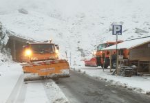Zăpadă pe Transfăgărăşan. Din 4 noiembrie pe DN 7C se închide circulaţia