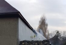 Incendiu la Recea. Sătenii bănuiesc că proprietarul şi-a dat foc la casă. Foto şi VIDEO