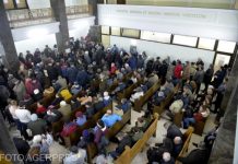 Procesul Revoluției: Timp de 5 ore au fost strigate 3.516 de persoane citate. Apoi s-a amânat pentru anul viitor