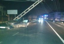 A intrat cu maşina în stâlp pe DN1, în Voila. Traficul a fost blocat timp de mai multe ore