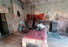 FOTO şi VIDEO: Iadul din viaţa a doi octogenari din Cincu. Bătrâni uitaţi de comunitate şi de autorităţile locale