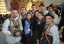 Foto şi Video: ,,Sculaţi, sculaţi gazde mari!” A răsunat catedrala de colindele cetelor de feciori monitorfg