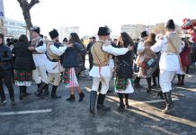 Foto şi VIDEO: Strigături, joc şi muzică pe promenada de la Cetatea Făgăraşului