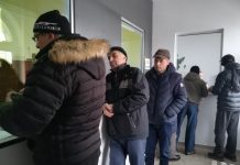 Înghesuială la plata dărilor locale, la Victoria. Peste 300 de localnici în prima zi