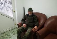 Foto. Povestea celui mai bătrân vânător din Ţara Făgăraşului. La cei 86 de ani, Ioan Toacă urcă Valea Sâmbetei în căutarea vânatului