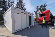 Containere pentru triajul pacienţilor, în curtea spitalului din Făgăraş
