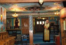 Preotul Mihail Fogoroş: ,,Trebuie să ne ducem crucea’’. Preotul a pregătit pachete pentru localnicii izolaţi la domiciliu