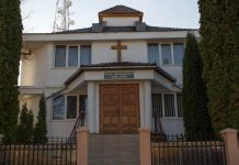 Biserica Creştină Baptistă ,,Sfânta Treime’’ din Victoria oferă alimente pentru 35 de copii