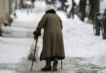 Comunicat Primăria Făgăraş. Cumpărături pentru vârstnicii de peste 65 ani batrani