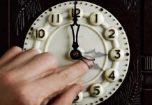 Trecem la ora de vară. În această noapte ora 3.00 devine ora 4.00
