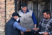 Foto. Primăria Şoarş a împărţit măşti de protecţie la toţi locuitorii comunei. 1500 de măşti au fost achiziţionate cu bani din bugetul local