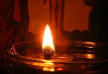 Noi reguli de Paşti anunţate de MAI: Lumina Învierii va fi distrubuită de poliţişti, iar paştile se împart din curtea bisericilor