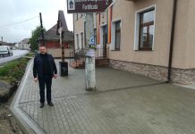Primăria Voila are un sediu modern. Troiţa din faţa clădirii, donată de primarul Gheorghe Osalciuc