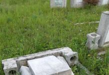 Cimitirul săsesc din Ticuşul Vechi a fost profanat. Preotul oferă 500 euro recompensă pentru găsirea răufăcătorilor