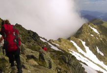 Tomas Bross: ,,Drumeţiile pe munte se fac, din data de 15 mai, cu măşti de protecţie”. Cabanele din Munţii Făgăraşului sunt închise