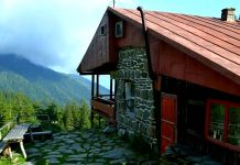 Foto. Cabanier de trei decenii în Munţii Făgăraşului. Corina Iosif administrează cabanele Turnuri şi Podragul