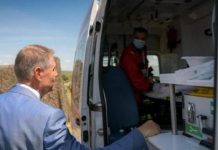 Un militar a leşinat lângă preşedintele Iohannis la ceremonia de la Cincu