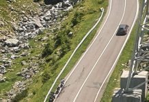 Motociclist accidentat grav pe Transfăgărăşan. Victima a fost trasportată cu elicopterul la spital