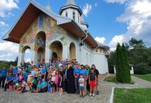 Foto. Hram la Mănăstirea Bucium. Membrii Frăţiei Ortodoxe Sfântul Mare Mucenic Gheorghe au pregătit locaşul de cult pentru hram