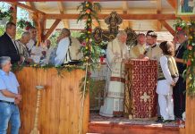Foto. Sărbătoare la Boholţ cu participarea IPS Serafim Joantă. Au fost înmânate ,,Acte de Cinstire” semnate de Mitropolitul Laurenţiu Streza