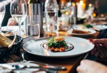 Se redeschid restaurantele, teatrele şi cinematografele de la 1 septembrie. Care sunt condiţiile impuse de guvernanţi