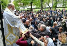 Hram la Mănăstirea Brâncoveanu: fără terase, magazine, tarabe, iar masca de protecţe este obligatorie