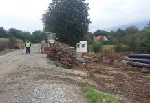 Foto. Purolite calcă în picioare drepturile sătenilor din Corbi. Cu excavatorul pe proprietăţile corbenilor