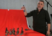 Foto. Muzeul Clopotelor Lumii, la Şercaia. Prof. Ovidiu Oană Părău va înfiinţa muzeul în care va expune colecţia sa formată din 600 de clopote monitorfg