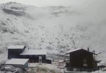 Foto. Prima ninsoare în Munții Făgărașului. Cabanele Podragu, Bâlea, Turnuri şi Valea Sâmbetei sunt deschise în continuare