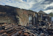 Incendiu la o casă din Arpașu de Sus. Pompierii s-au luptat 5 ore cu flăcările