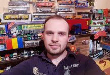 Par auto în miniatură. Florin Valer Ogreanu din Victoria are 700 de maşinuţe
